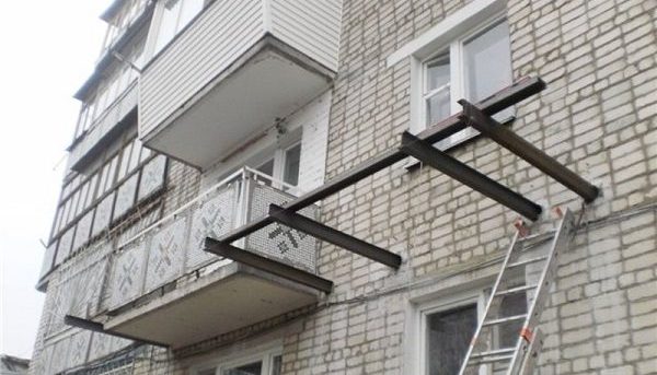 Устройство балконных плит с использованием двутавровой балки